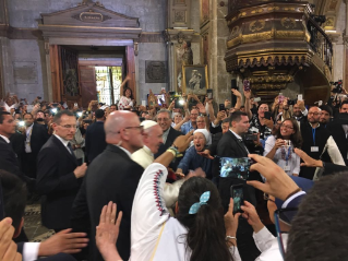Papa Francesco ai consacrati e seminaristi: Non esiste il “selfie vocazionale”. La vocazione esige che la foto te la scatti un altro